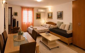 Studio Apartman Kotro